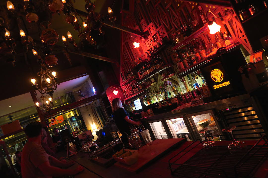 Chapel Street bars, Lucky Liquor, Chapel Street, Windsor