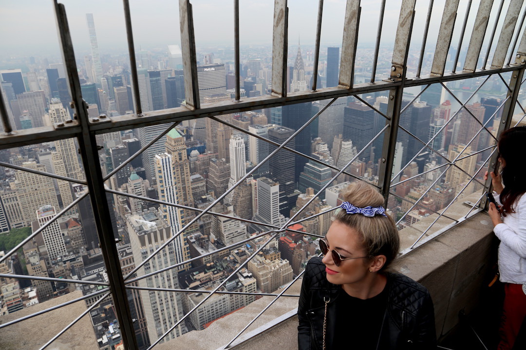 Travel blogger, Empire State Building, New York City